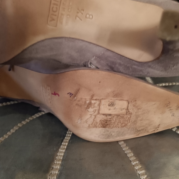 Boots - Picture 3 of 8